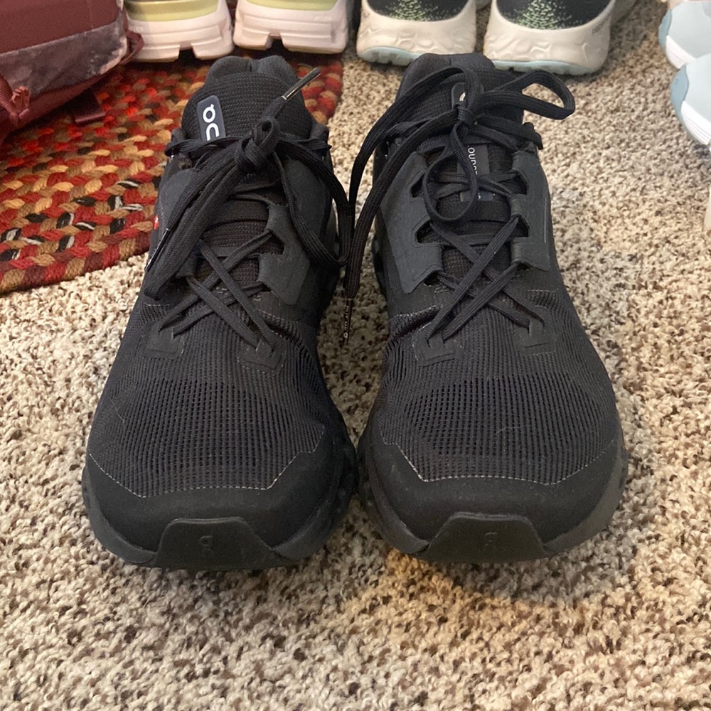ON Cloud Stratus size 10